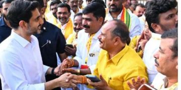 శిక్షణ తరగతుల్లో విద్యార్థిలా మంత్రి లోకేష్