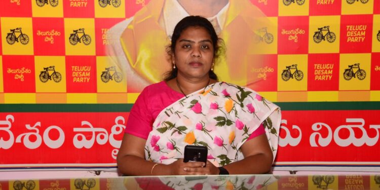 మంత్రి పదవి పోయేసరికి మతిభ్రమించి  వెల్లంపల్లి ఏం మాట్లాడుతున్నాడో  తెలియడం లేదు :   తంగిరాల సౌమ్య