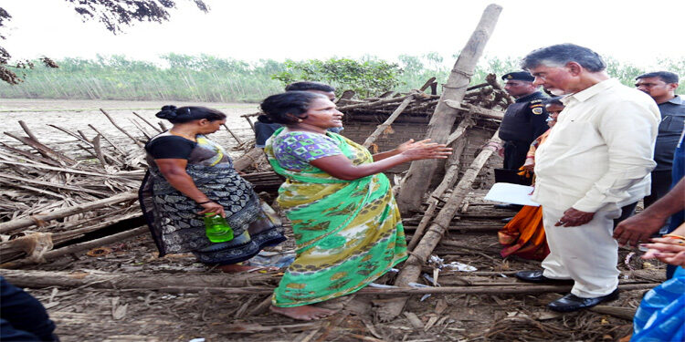 దమ్ముంటే వైసీపీ ఎంపిలు రాజీనామా చేయాలి