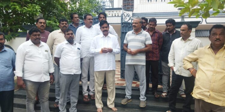 జగన్‌ మోసం రెడ్డి ఒక పెత్తందారు