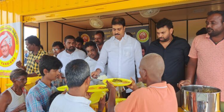 గుంటూరు అన్నక్యాంటిన్‌లో నారా రోహిత్ జన్మదిన వేడుకలు