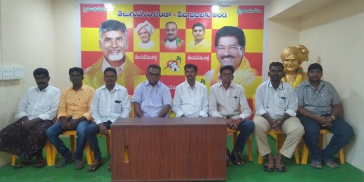 పోలీసుల తీరుపై పల్నాడు ఎస్సీసెల్‌ నేతల ఆగ్రహం