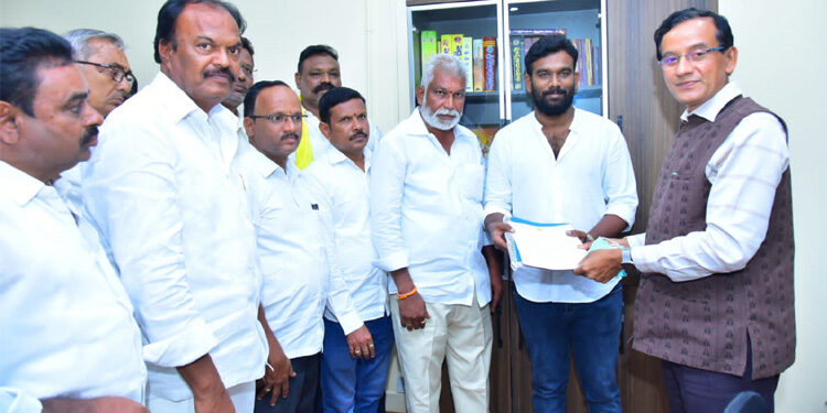  ప్రజా సమస్యలు పరిష్కరించండి : శ్రీరామ్