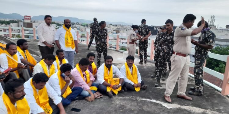 టిడిపి దళిత గర్జనపై జగన్‌రెడ్డి ఉక్కుపాదం