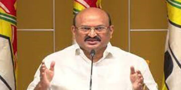 ఎంపీని చేసింది న్యూడ్‌ వీడియోకాల్స్‌ మాట్లాడటానికా?