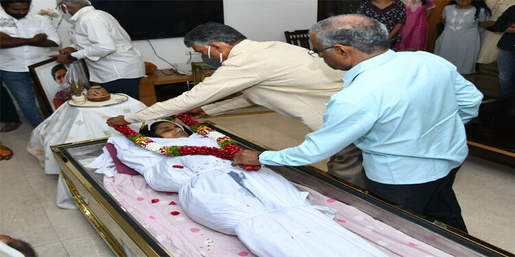 ఎన్టీఆర్‌ చిన్న కుమార్తె ఉమామహేశ్వరి హఠాన్మరణం