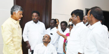 చంద్రబాబును కలిసిన పులివెందుల నియోజకవర్గ నేతలు