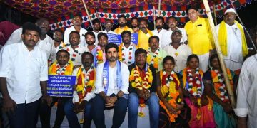 విదేశీ విద్య పథకంలో స్వర్గీయ అంబేద్కర్ గారి పేరును తొలగించి జగనన్న విద్యా దీవెన గా పేరు మార్చాడాన్ని నిరసిస్తూ టీడీపీ ఎస్సీ సెల్ చేసిన నిరాహార దీక్షకు మద్దతుగా శ్రీ నారా లోకేష్ నిరాహార దీక్షా శిబిరం సందర్శన