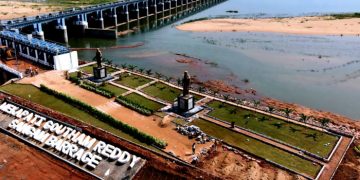 ఇంకా ఎంతకాలం స్టిక్కర్ల బతుకు జగన్‌రెడ్డీ?