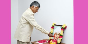 చదువునేర్పే గురువులకు అవమానాలా?