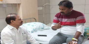 వర్ల కుమార్‌ రాజాకు టిడి జనార్దన్‌ పరామర్శ
