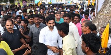 పన్నులు కట్టకపోతే పథకాలు నిలిపేస్తామని బ్లాక్‌ మెయిలా?