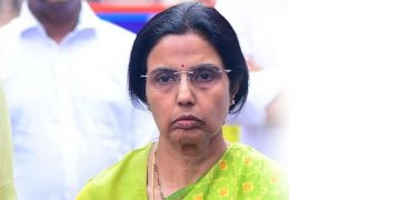 నన్ను కలవొద్దని చెప్పడానికి మీరెవరు?