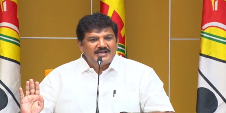 కసాయి ముఖ్యమంత్రికి రాష్ట్రంలోని కరువు కనిపించదా?