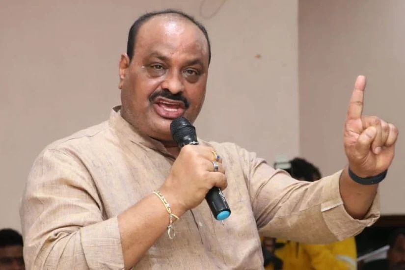 సాప్ట్‌ వేర్‌ ఇంజనీర్‌ పై సెబ్‌ పోలీసుల దాడి దారుణం  కింజరాపు అచ్చెన్నాయుడు