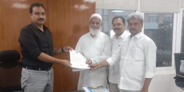 తప్పు చేస్తున్న అధికారులపై చర్యలు తీసుకోవాలి