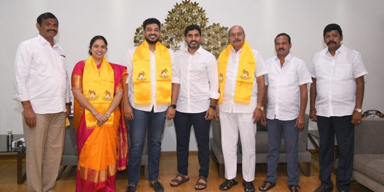 లోకేష్‌ సమక్షంలో టీడీపీలో చేరిన కర్నూలు నేతలు