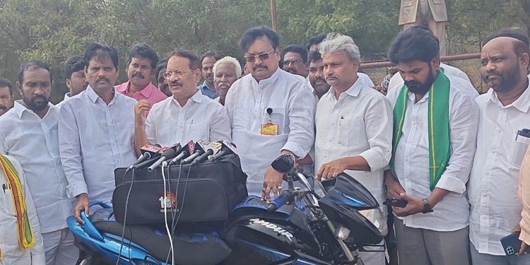 అంబేద్కర్ విగ్రహం పేరుతో వందల కోట్ల దోపిడీ