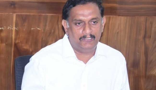 నాని అహంకారంతో అందరినీ దూరం చేసుకున్నారు