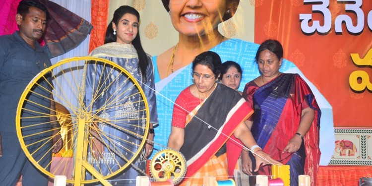 చేనేతలకు చేయూతనిస్తా