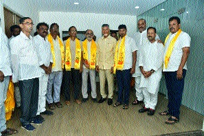 ఉండవల్లిలో కోలాహలం