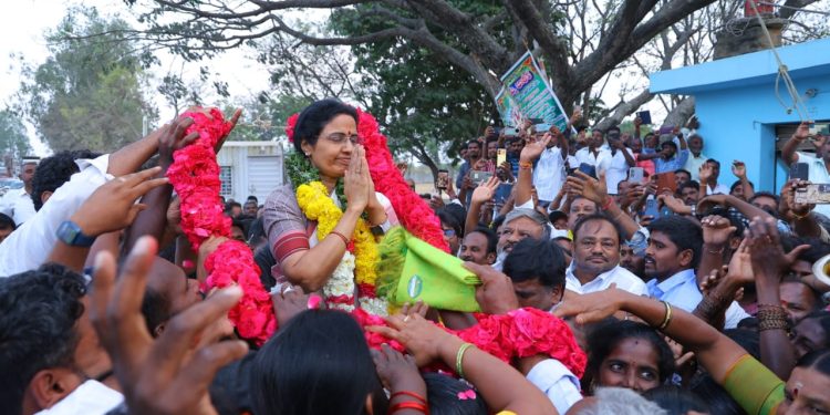 టీడీపీ హయాంలోనే మహిళకు మకుటం