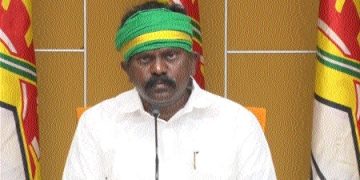 రక్తచరిత్ర, దోపిడీని బయటపెట్టాయనే..