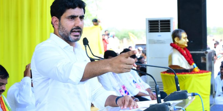 తల్లి, చెల్లిని తరిమేసిన జగన్‌..మహిళా సంక్షేమంపై మాట్లాడటమా..!