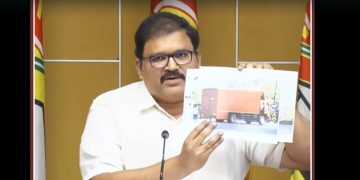 జగన్‌ ప్యాలెస్‌ నుండి డబ్బు మూటలతో బయలుదేరిన కంటెయినర్‌