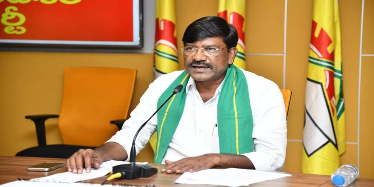 జనం దృష్టి మళ్లించేందుకే..చంద్రబాబుపై తప్పుడు కేసులు