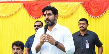 అంబేద్కర్‌ను అవమానించి విగ్రహాలు పెడతారా?