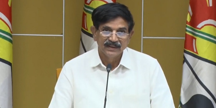 నాడు కోడికత్తి డ్రామా` నేడు వాలంటీర్ల డ్రామా