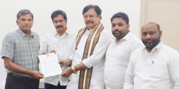 ప్రచారంలో ‘కోడ్‌’ ఉల్లంఘిస్తున్న జగన్‌రెడ్డి