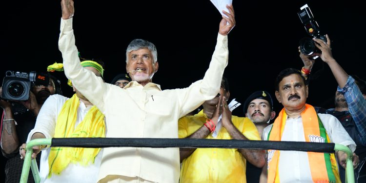 అధికారంలోకి రాగానే..భూహక్కు చట్టం రద్దు