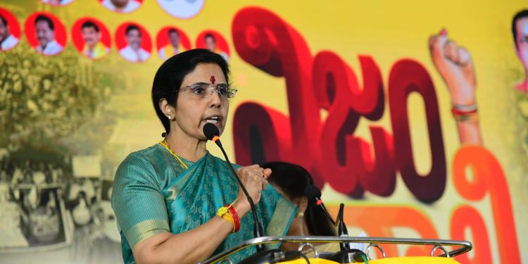 భువనమ్మ పరామర్శ…కొండంత భరోసా!