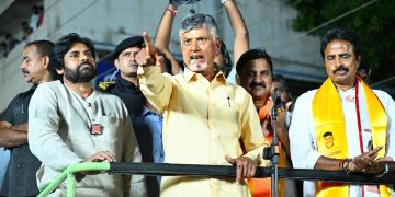 ప్రజాసేవకులు, దోపిడీదారుల మధ్య పోరాటం: చంద్రబాబు
