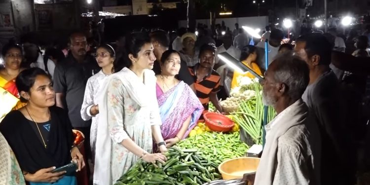 కూరగాయల మార్కెట్‌ పడగొట్టి మా బతుకులు రోడ్డుకీడ్చారు!
