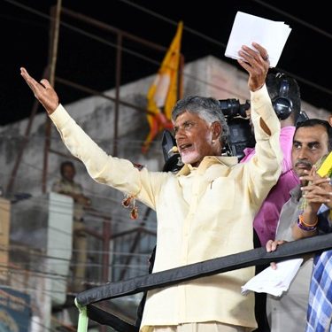 భూమి మీది..బొమ్మ జగన్‌దా?