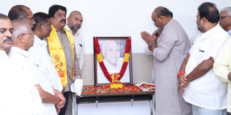 అస్తమించిన అక్షర సూరీడు