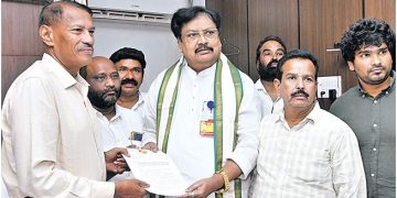 ఒక్కో టీచర్‌ బదిలీకి రూ.3 నుంచి 6 లక్షలు వసూలు