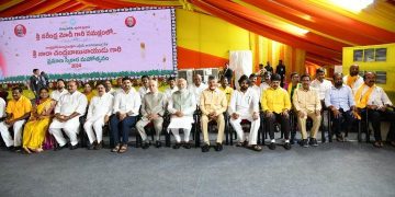 అతిరథ మహారథులు, అశేష జనం సాక్షిగా కొలువుదీరిన చంద్రబాబు ప్రభుత్వం