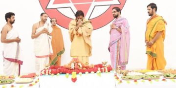 సమాజ క్షేమాన్ని ఆకాంక్షిస్తూ..సూర్యారాధనలో పవన్‌కళ్యాణ్‌