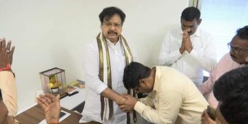 ఉన్నతాధికారుల ఒత్తిడితోనే చంద్రబాబుపై దూషణలు