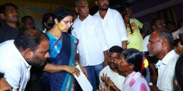 ఓపికగా సమస్యలు విని..వినతులు స్వీకరించిన భువనమ్మ