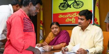 వినతులతో జనం బారులు