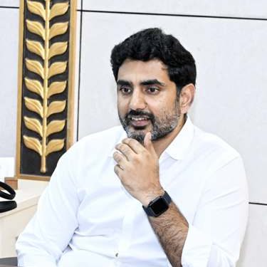 చేనేతలకు పూర్వవైభవం తీసుకొచ్చేందుకు కృషి