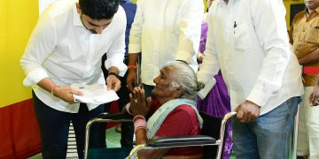 గత ప్రభుత్వ ఫీజు రీయింబర్స్‌మెంట్‌ బకాయిల కారణంగా..కాలేజీల్లోనే ఉండిపోయిన సర్టిఫికెట్లు ఇప్పించండి