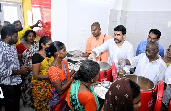 అన్న క్యాంటీన్ల ఏర్పాటుతో ఆకలికి అడ్డుకట్ట