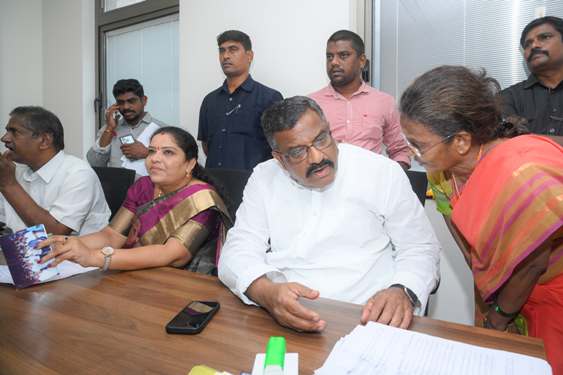 పర్మినెంట్ చేయకుండా వైసీపీ మోసగించింది