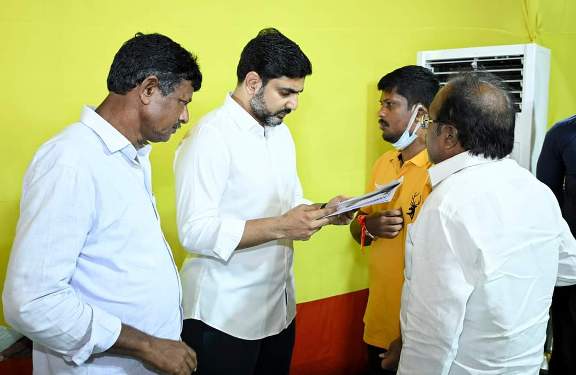 వైసీపీ రౌడీలు ఇల్లు, పొలం కబ్జా చేశారు